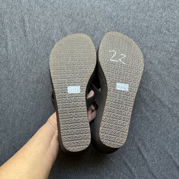 Guess Women's Brown Flip Flop Platform Wedge Gold Heart Charm Sandals Sz 11 Y2k - Picture 6 of 7